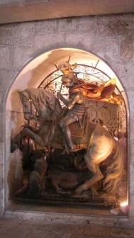 44 Beautiful statue (359x640)