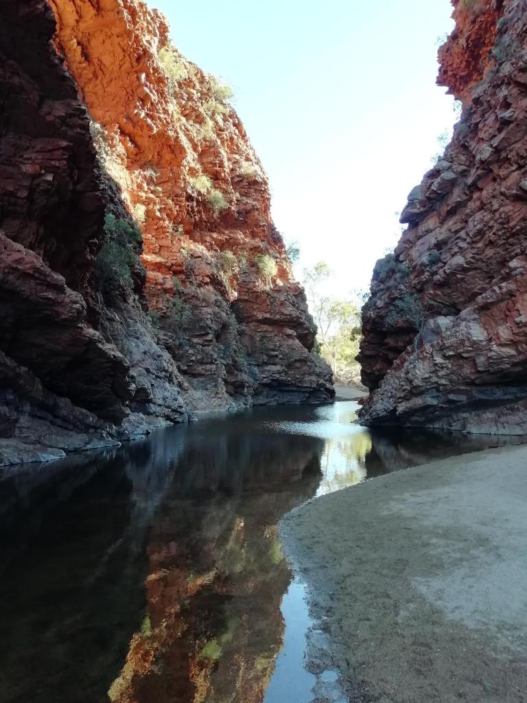 This image has an empty alt attribute; its file name is simpsons-gap-alice-springs-copy.jpg